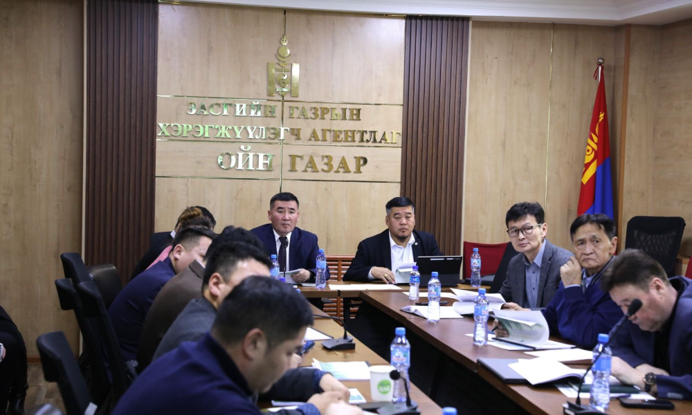 Байгаль орчин, уур амьсгалын өөрчлөлтийн сайдын 2026 оны 01 дүгээр сарын 27-ны өдрийн А/128 тоот тушаалаар ойжуулалт, ойн аж ахуйн арга хэмжээ, улс аймаг, нийслэлийн ойн менежментийн төлөвлөгөө, ойн сангийн төлөв байдал, ойн тооллого, ой зохион байгуулалтын мэдээлэл, ойн дагалт баялгийн нөөц, түүний ашиглалттай  холбоотой мэдээ, тайланг хэлэлцэж, баталгаажуулах, шийдвэр гаргах үүрэгтэй “Ойн нөөцийн мэргэжлийн зөвлөл”-ийн бүрэлдэхүүнийг шинэчлэн баталсан. 