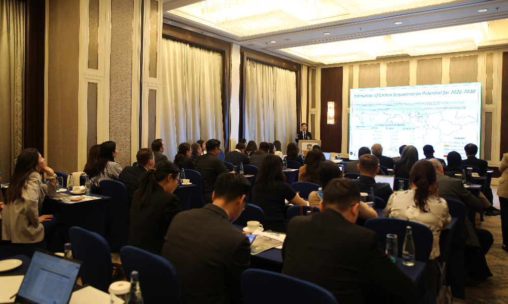 2026 оны 3 дугаар сарын 31-ний өдөр Улаанбаатар хотноо зохион байгуулагдсан оролцогч талуудын баталгаажуулах уулзалтаар “Тэрбум мод” үндэсний хөдөлгөөнийг дэмжих зорилготой нүүрстөрөгчийн санхүүжилтэд суурилсан Ногоон хөрөнгө оруулалтын төлөвлөгөөний гурван төслийг танилцуулж, санал солилцлоо.